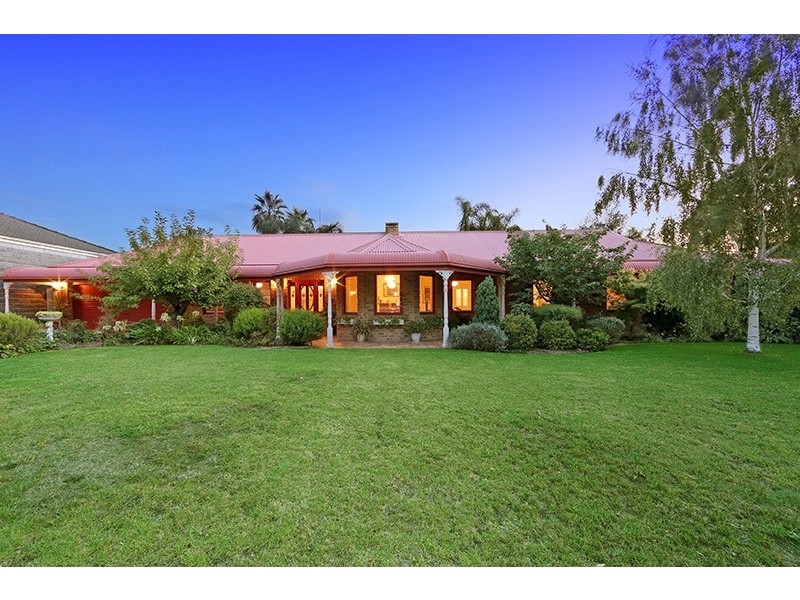 2 Ruby Close, Rowville VIC 3178