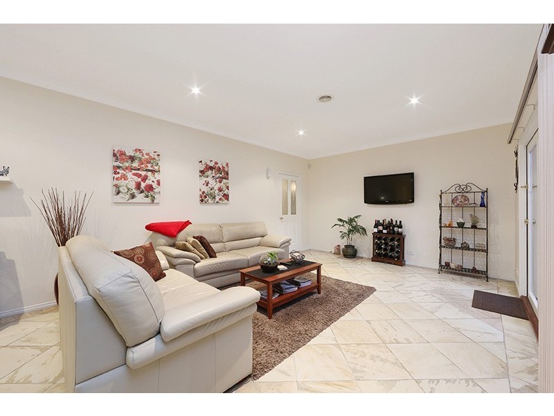 2 Ruby Close, Rowville VIC 3178