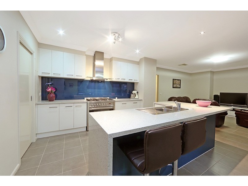 15 Lloyd Street, Knoxfield VIC 3180