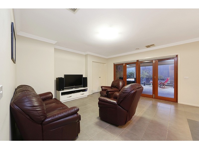 15 Lloyd Street, Knoxfield VIC 3180