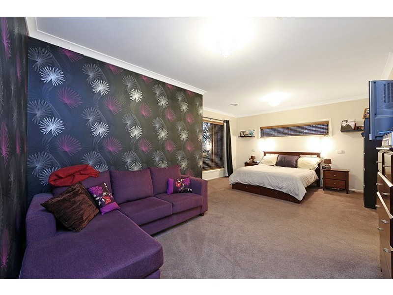 15 Lloyd Street, Knoxfield VIC 3180