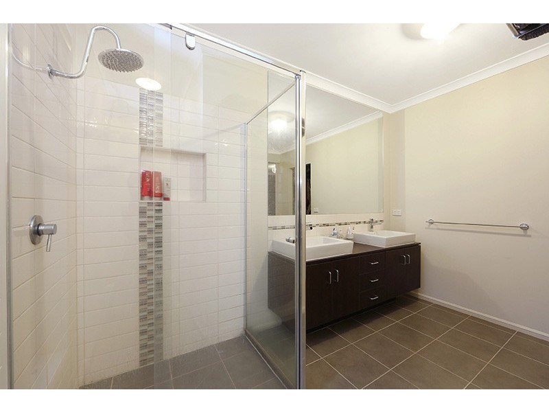 15 Lloyd Street, Knoxfield VIC 3180