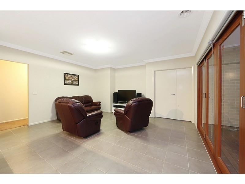 15 Lloyd Street, Knoxfield VIC 3180