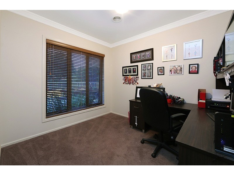 15 Lloyd Street, Knoxfield VIC 3180