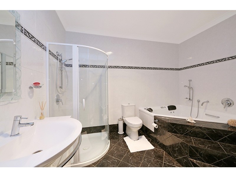 36 William Hovell Drive, Endeavour Hills VIC 3802