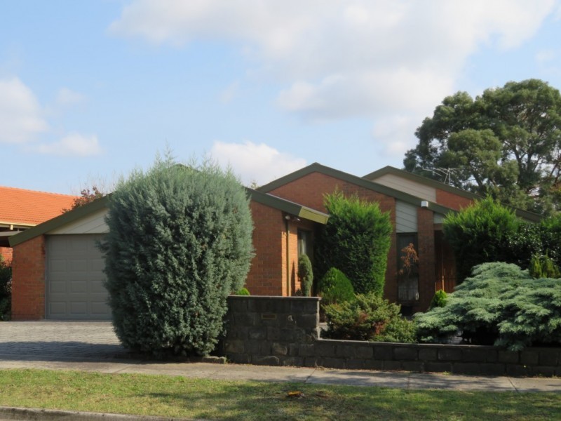 27 Severn Crescent, Rowville VIC 3178