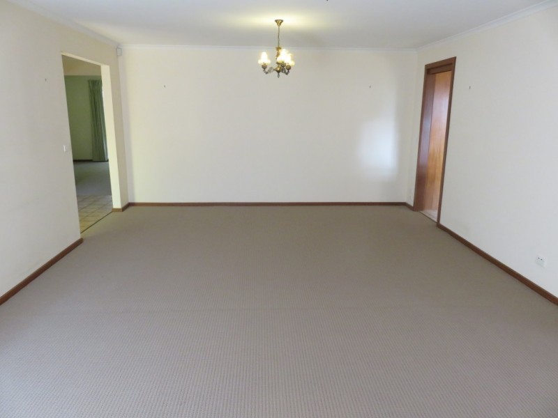 27 Severn Crescent, Rowville VIC 3178