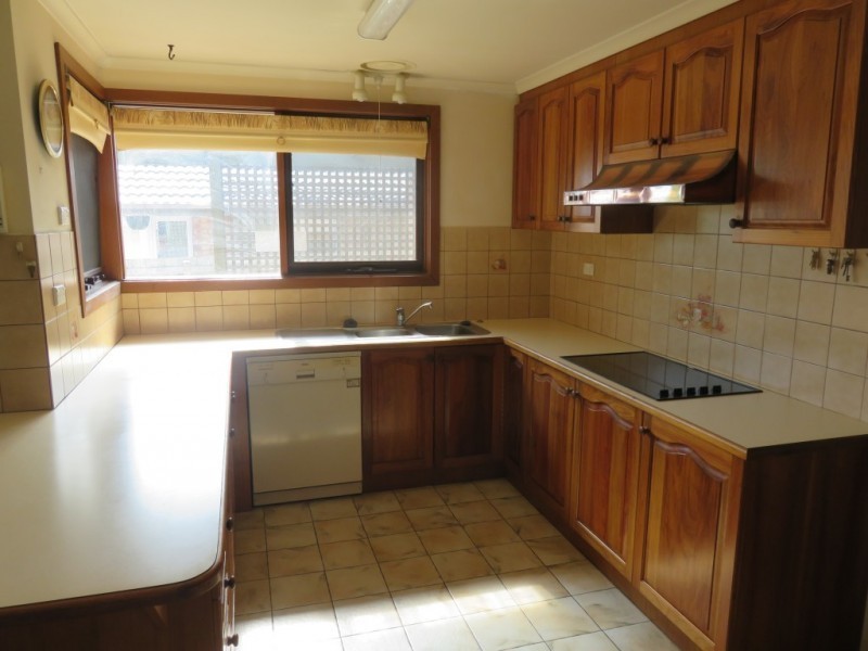 27 Severn Crescent, Rowville VIC 3178
