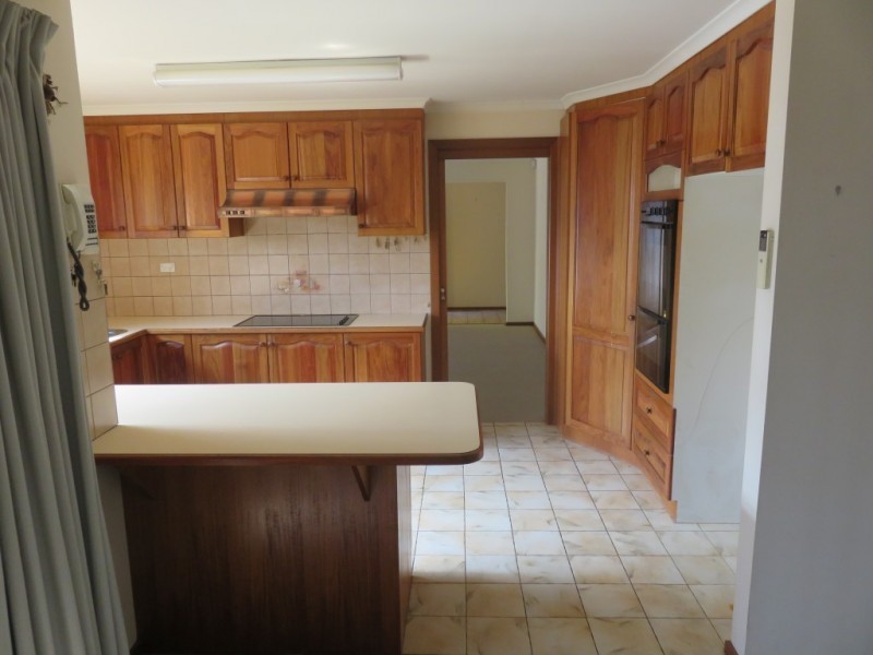 27 Severn Crescent, Rowville VIC 3178
