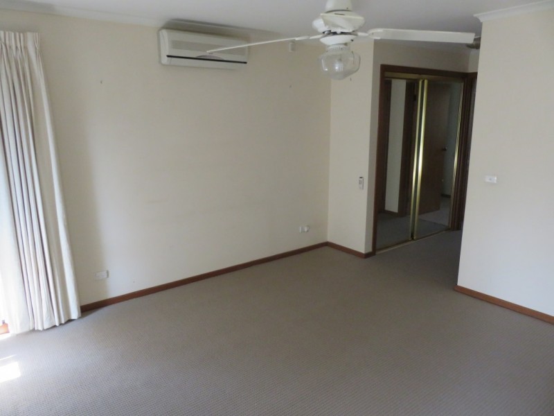 27 Severn Crescent, Rowville VIC 3178