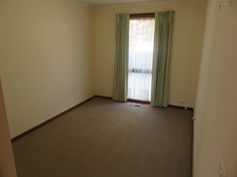 27 Severn Crescent, Rowville VIC 3178