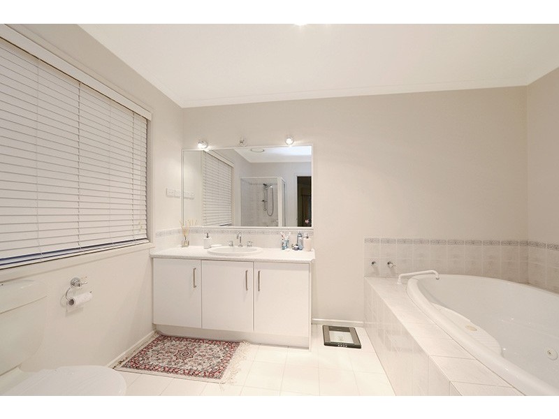 16 Quail Way, Rowville VIC 3178