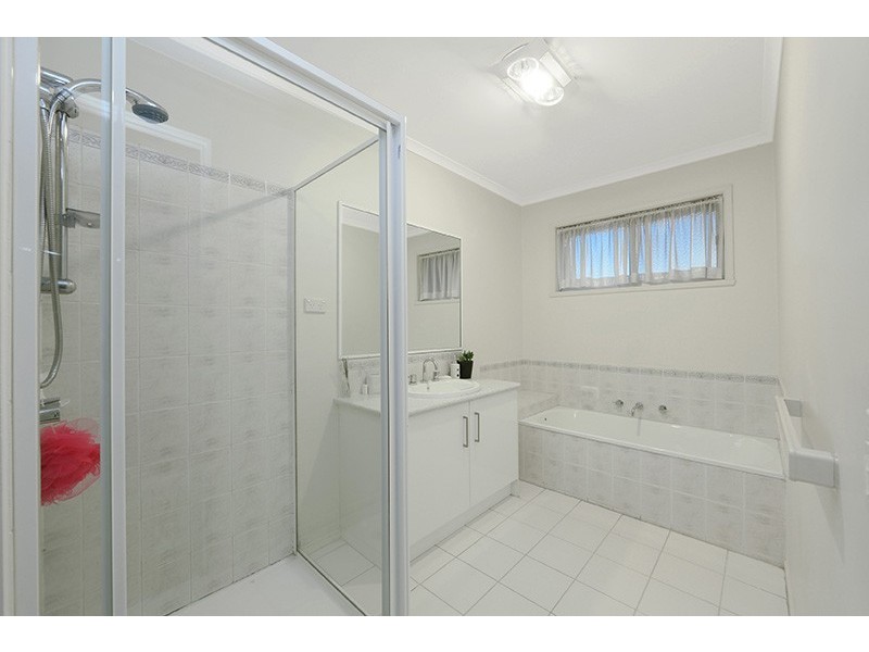 16 Quail Way, Rowville VIC 3178