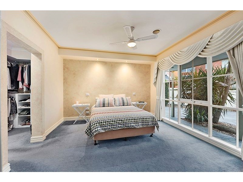 8 Harwood Court, Rowville VIC 3178