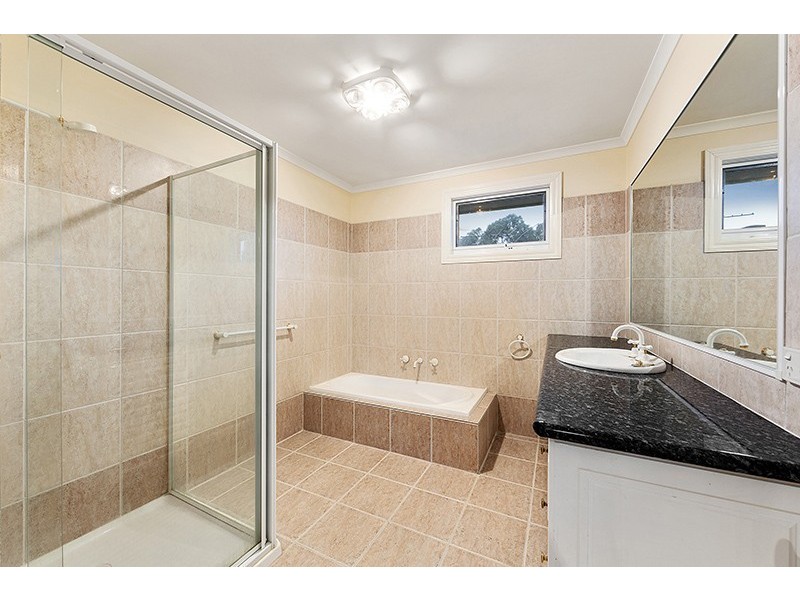 8 Harwood Court, Rowville VIC 3178