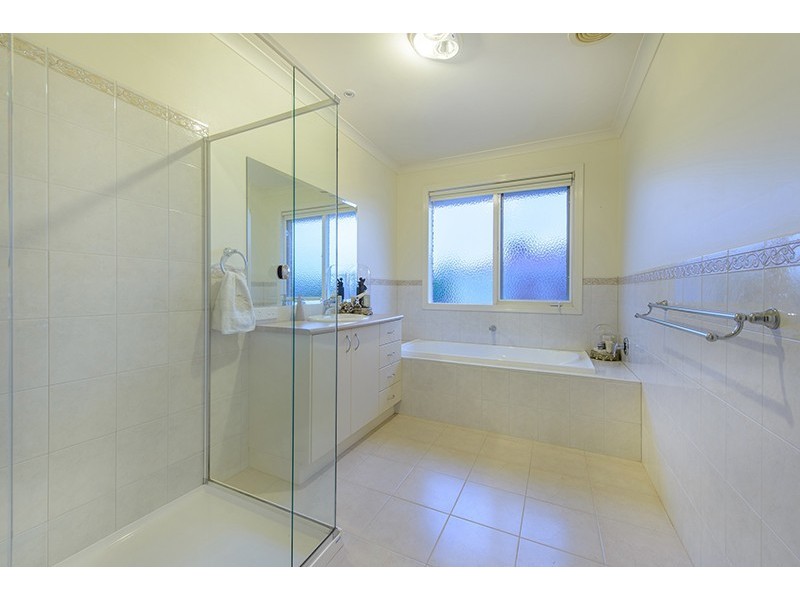 5 Woods Place, Rowville VIC 3178