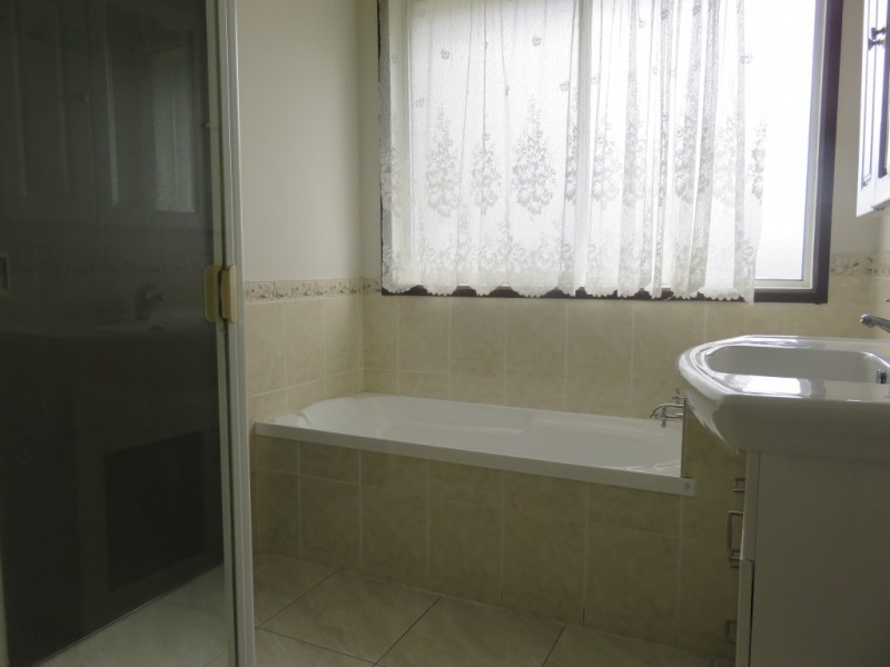 1 Regnans Avenue, Endeavour Hills VIC 3802