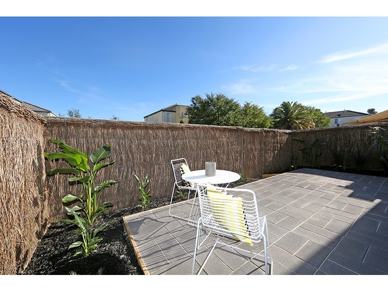 94 Sovereign Manors Crescent, Rowville VIC 3178