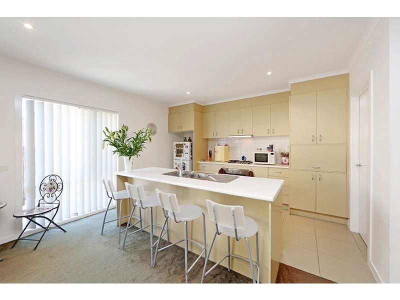 94 Sovereign Manors Crescent, Rowville VIC 3178