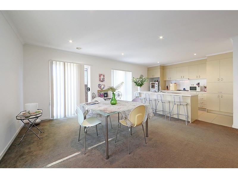 94 Sovereign Manors Crescent, Rowville VIC 3178