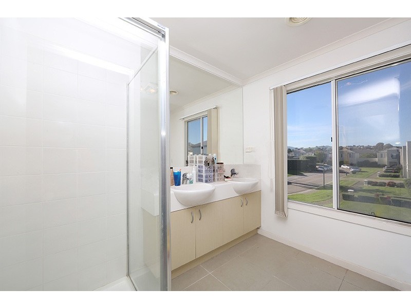 94 Sovereign Manors Crescent, Rowville VIC 3178