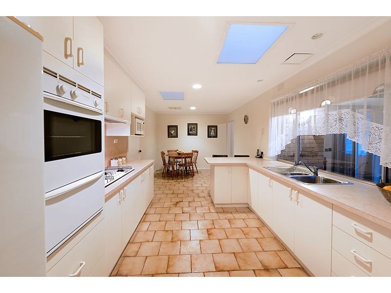 41 Kingloch Parade, Wantirna VIC 3152