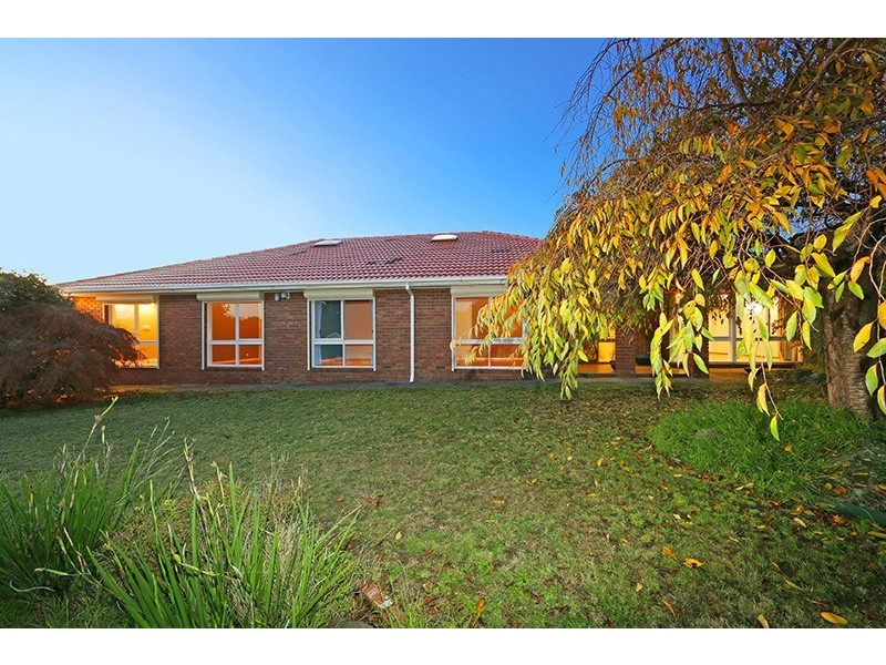 15 Jamieson Ave, Rowville VIC 3178