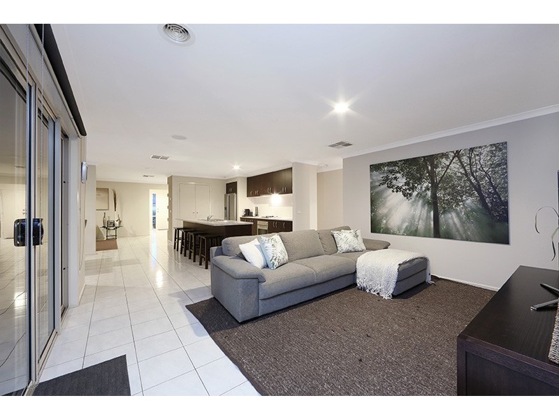 19 Paringa Drive, Ferntree Gully VIC 3156