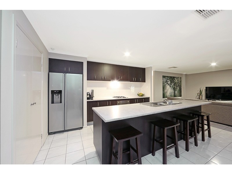 19 Paringa Drive, Ferntree Gully VIC 3156