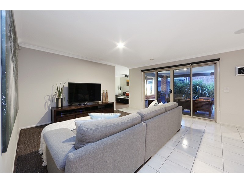 19 Paringa Drive, Ferntree Gully VIC 3156