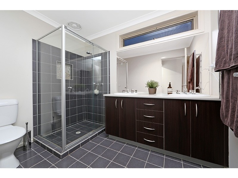 19 Paringa Drive, Ferntree Gully VIC 3156