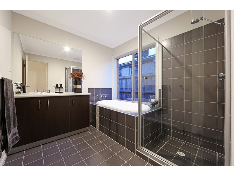 19 Paringa Drive, Ferntree Gully VIC 3156