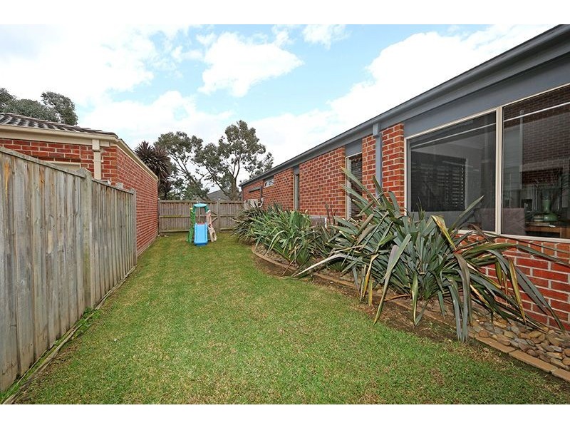 19 Paringa Drive, Ferntree Gully VIC 3156