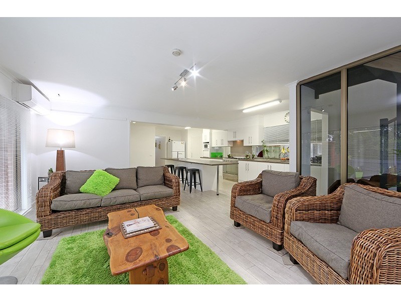 8 Faversham Square, Ferntree Gully VIC 3156