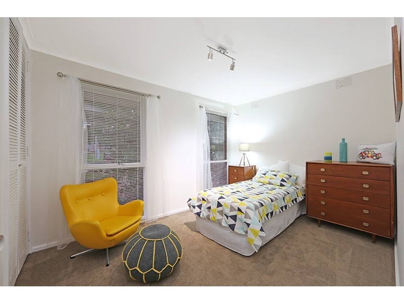 8 Faversham Square, Ferntree Gully VIC 3156