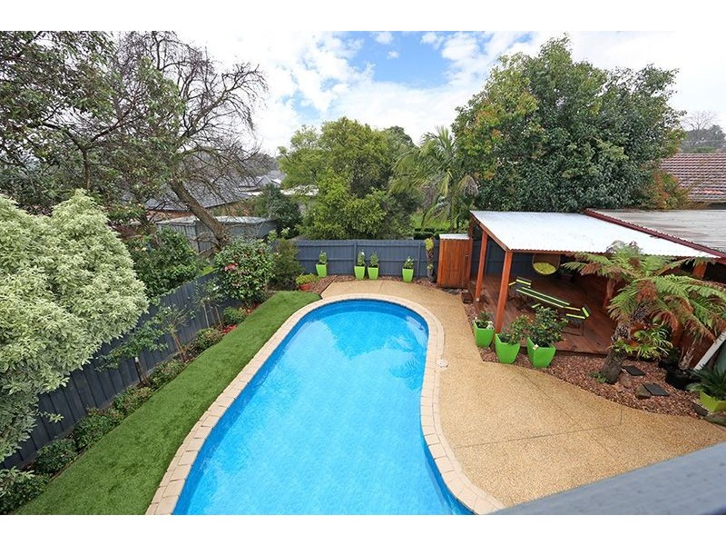 8 Faversham Square, Ferntree Gully VIC 3156