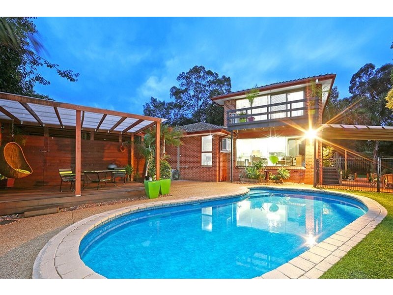 8 Faversham Square, Ferntree Gully VIC 3156