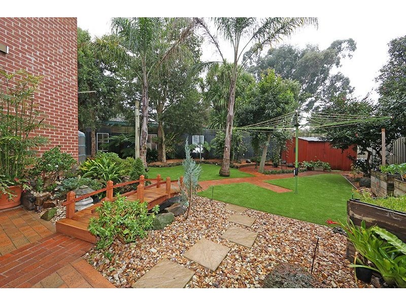 8 Faversham Square, Ferntree Gully VIC 3156