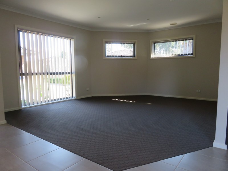 2/49 Bridgewater Way, Rowville VIC 3178