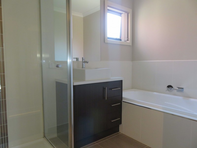 2/49 Bridgewater Way, Rowville VIC 3178