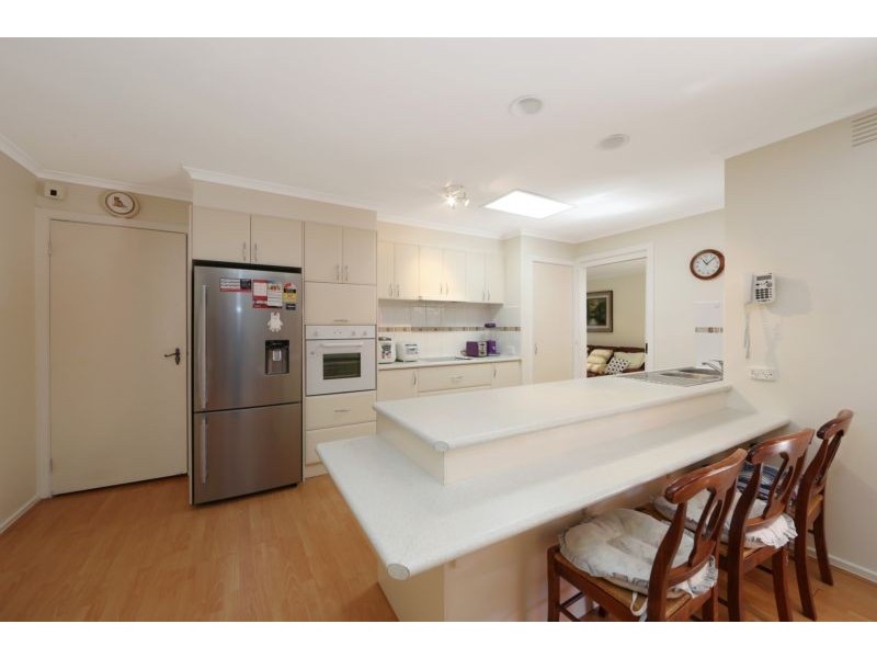 6 Lakeside Boulevard, Rowville VIC 3178