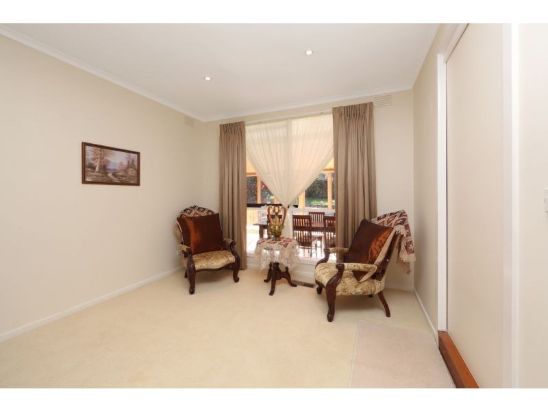 6 Lakeside Boulevard, Rowville VIC 3178