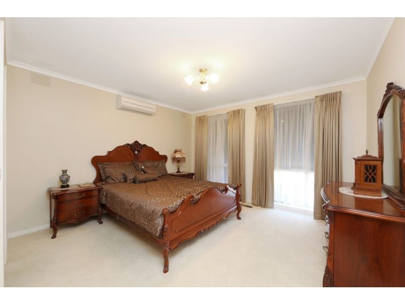 6 Lakeside Boulevard, Rowville VIC 3178