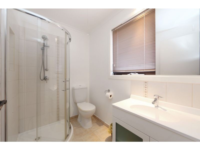 6 Lakeside Boulevard, Rowville VIC 3178