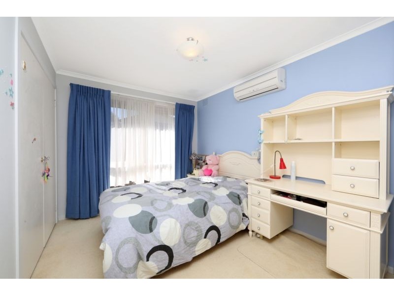 6 Lakeside Boulevard, Rowville VIC 3178