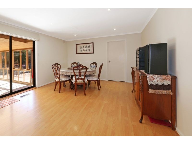 6 Lakeside Boulevard, Rowville VIC 3178