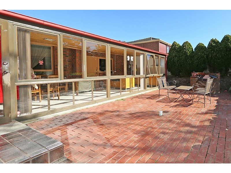 6 Lakeside Boulevard, Rowville VIC 3178