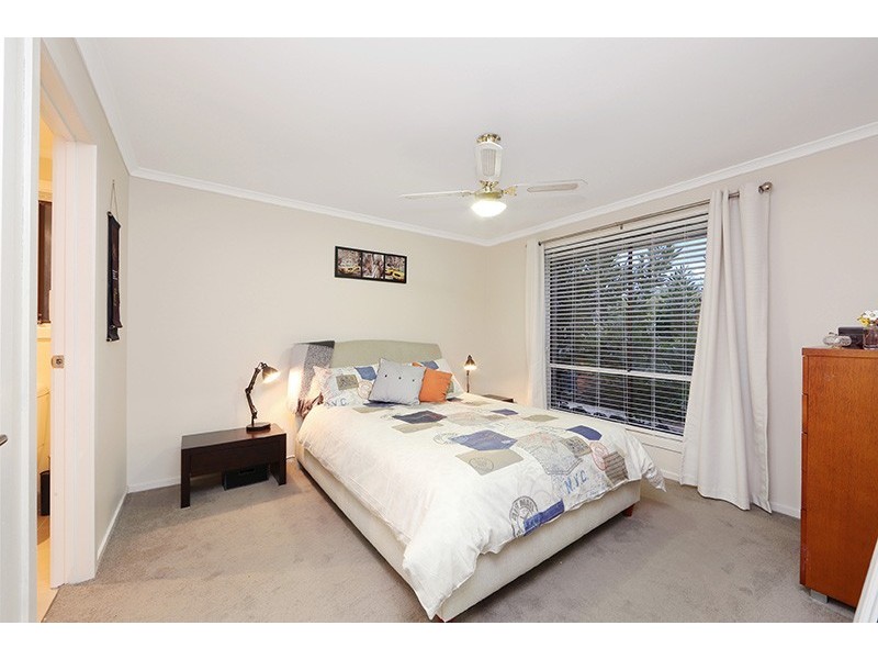 11 St John Place, Rowville VIC 3178