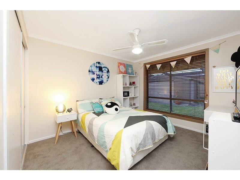 11 St John Place, Rowville VIC 3178