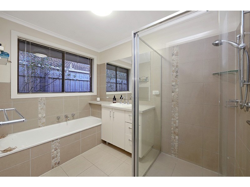 11 St John Place, Rowville VIC 3178